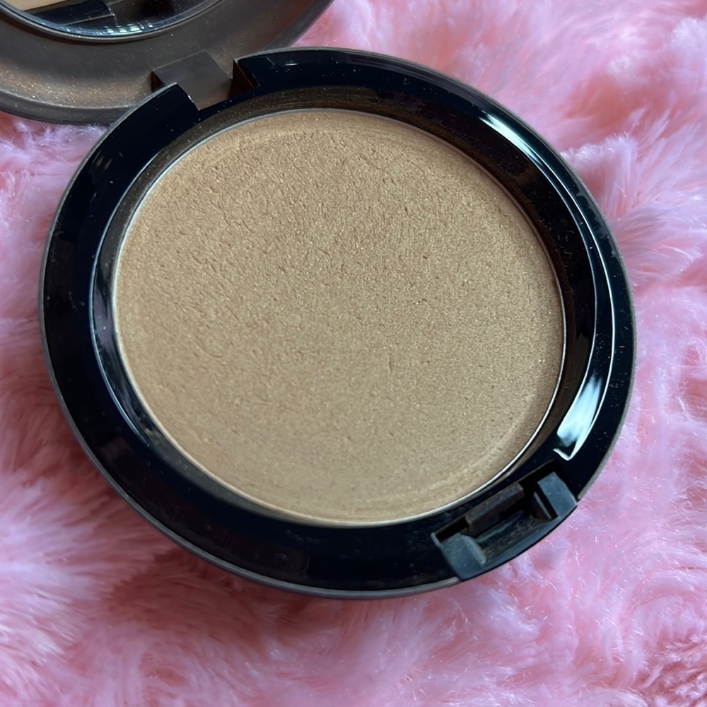 𝅺MAC Pro Longwear Bronzing Powder Nude On Board Temperature Rising Collection - Picture 6 of 6